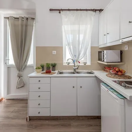 Plakes Sea View Apartment *